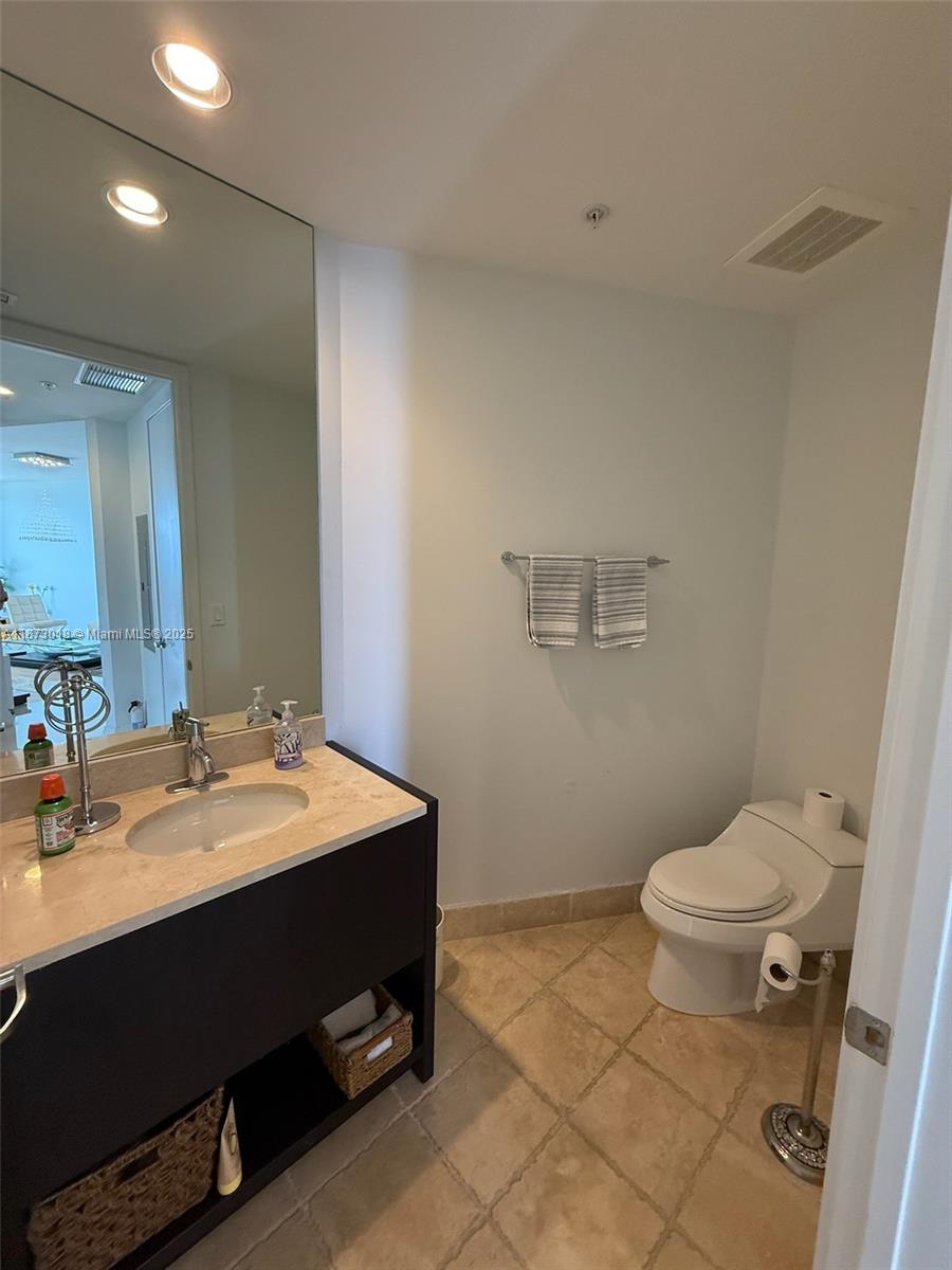 TRUMP ROYALE CONDO - Residential Lease