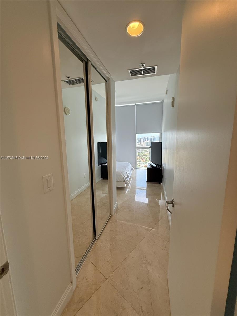 TRUMP ROYALE CONDO - Residential Lease