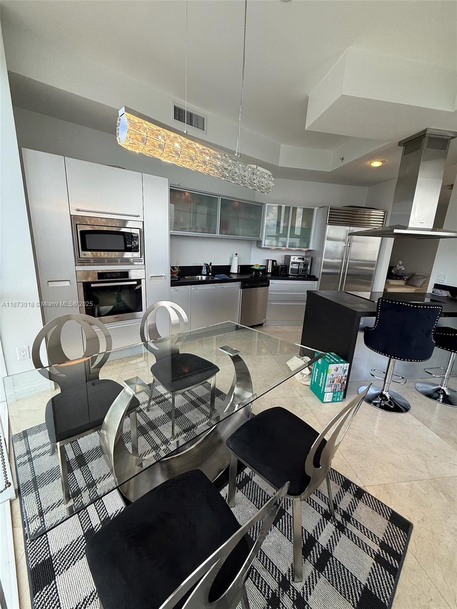 TRUMP ROYALE CONDO - Residential Lease