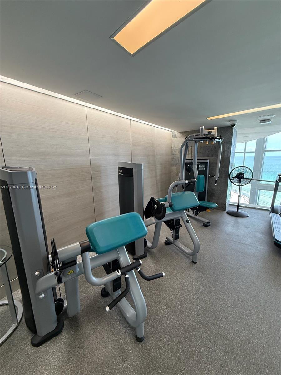 TRUMP ROYALE CONDO - Residential Lease