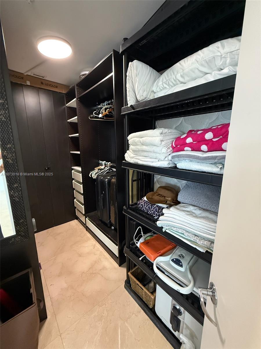 TRUMP ROYALE CONDO - Residential Lease