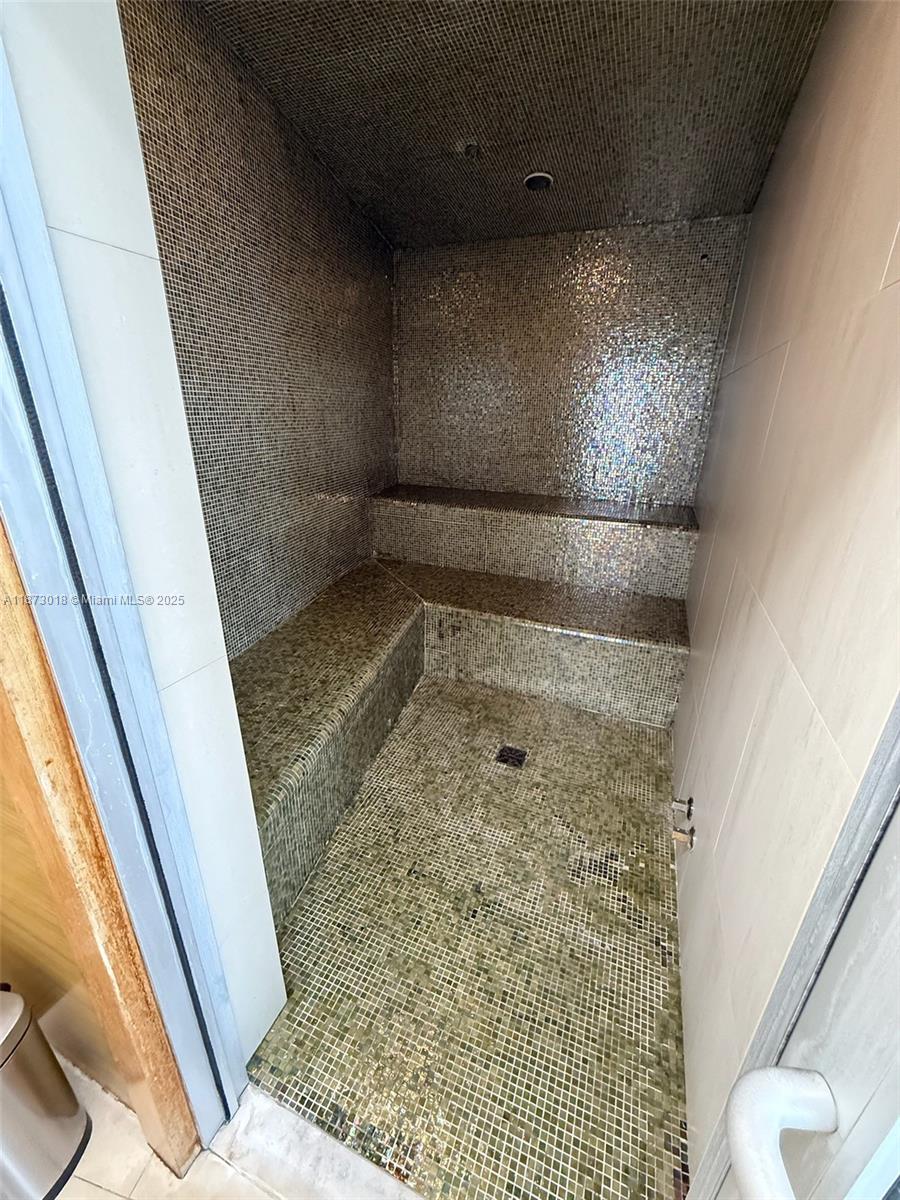 TRUMP ROYALE CONDO - Residential Lease