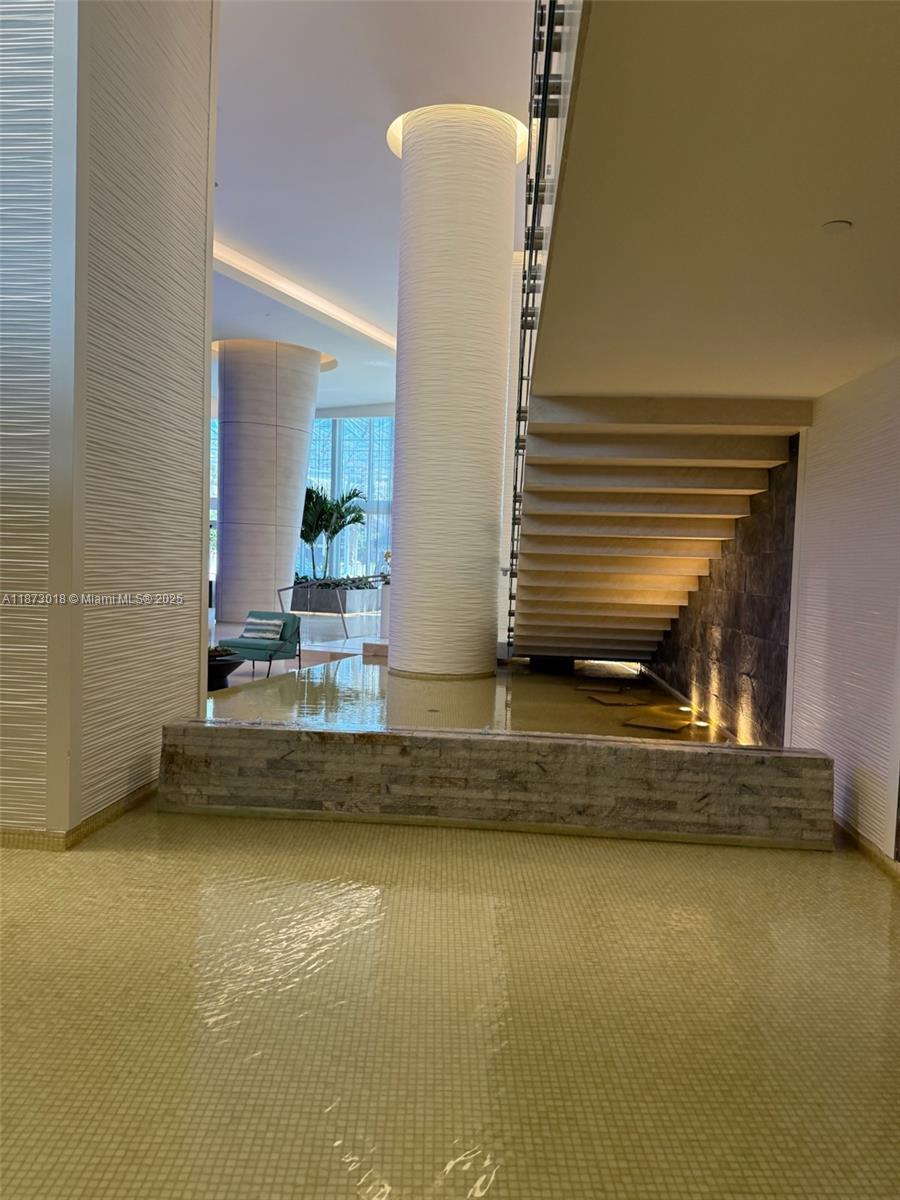 TRUMP ROYALE CONDO - Residential Lease