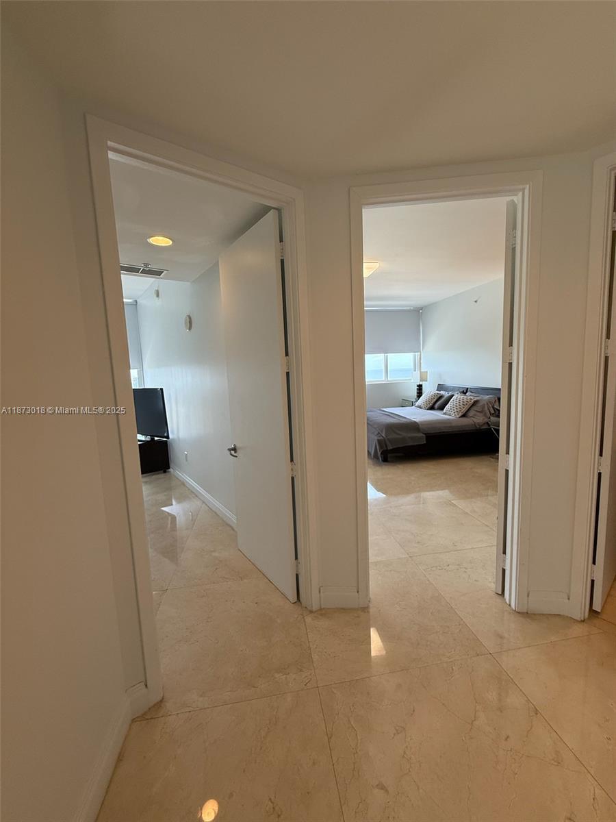 TRUMP ROYALE CONDO - Residential Lease