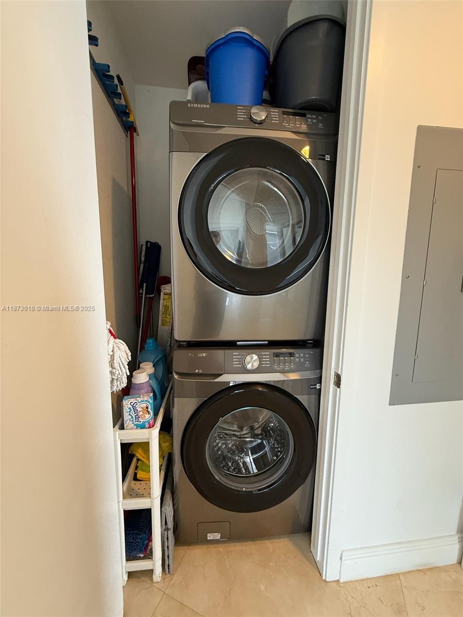 TRUMP ROYALE CONDO - Residential Lease