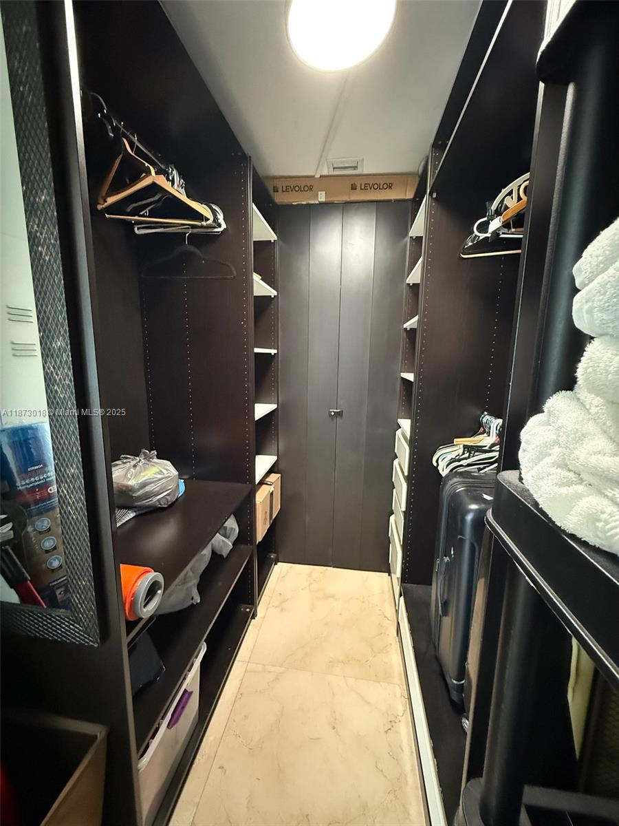 TRUMP ROYALE CONDO - Residential Lease