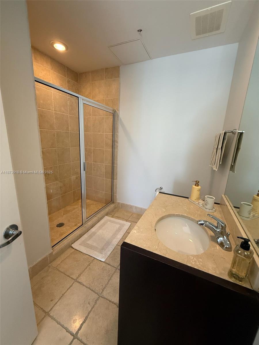 TRUMP ROYALE CONDO - Residential Lease