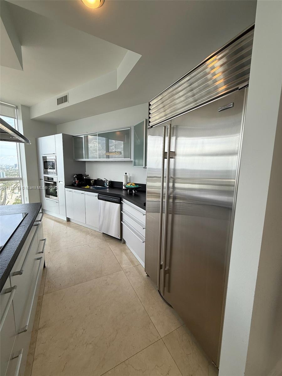 TRUMP ROYALE CONDO - Residential Lease