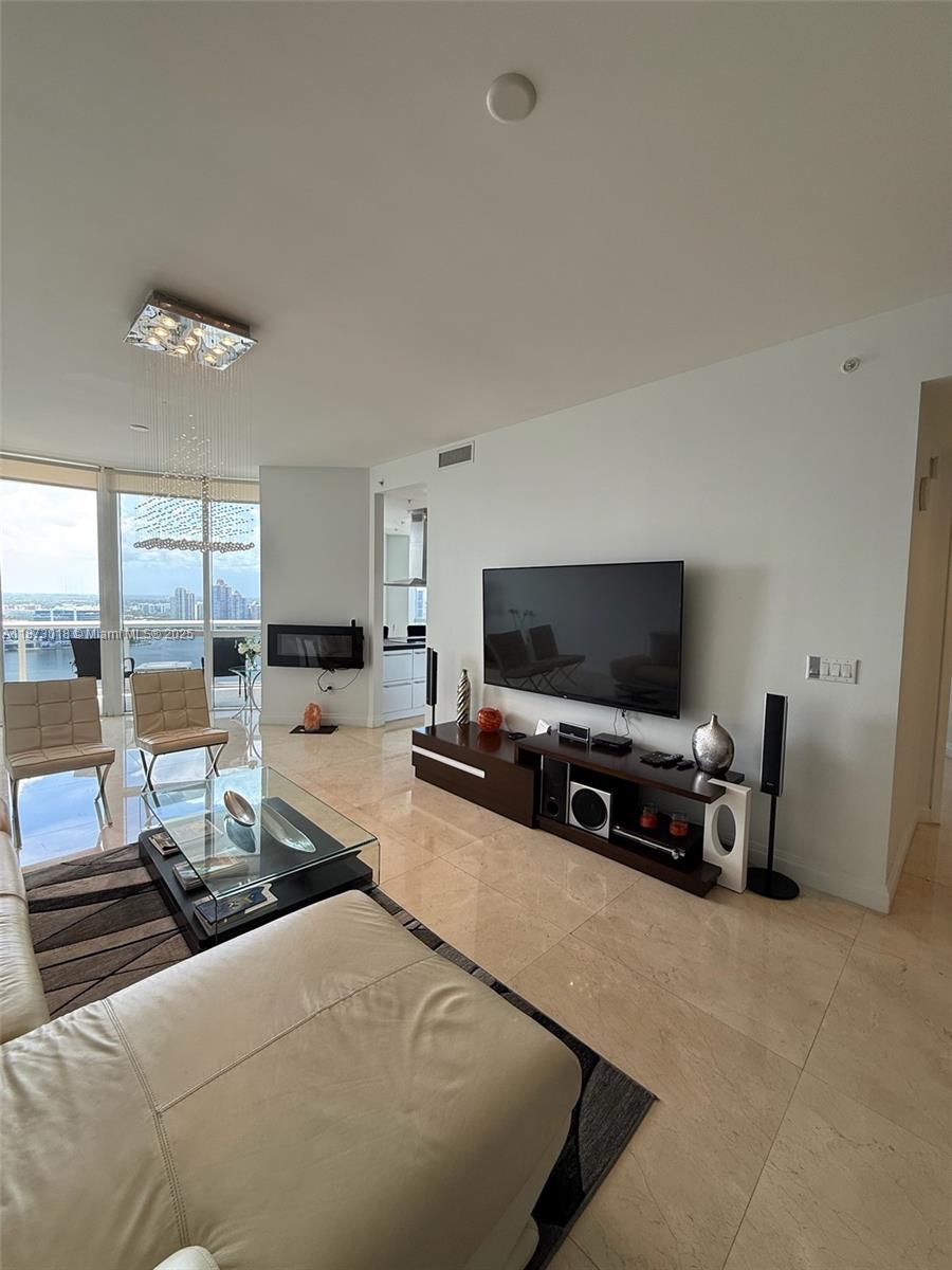 TRUMP ROYALE CONDO - Residential Lease