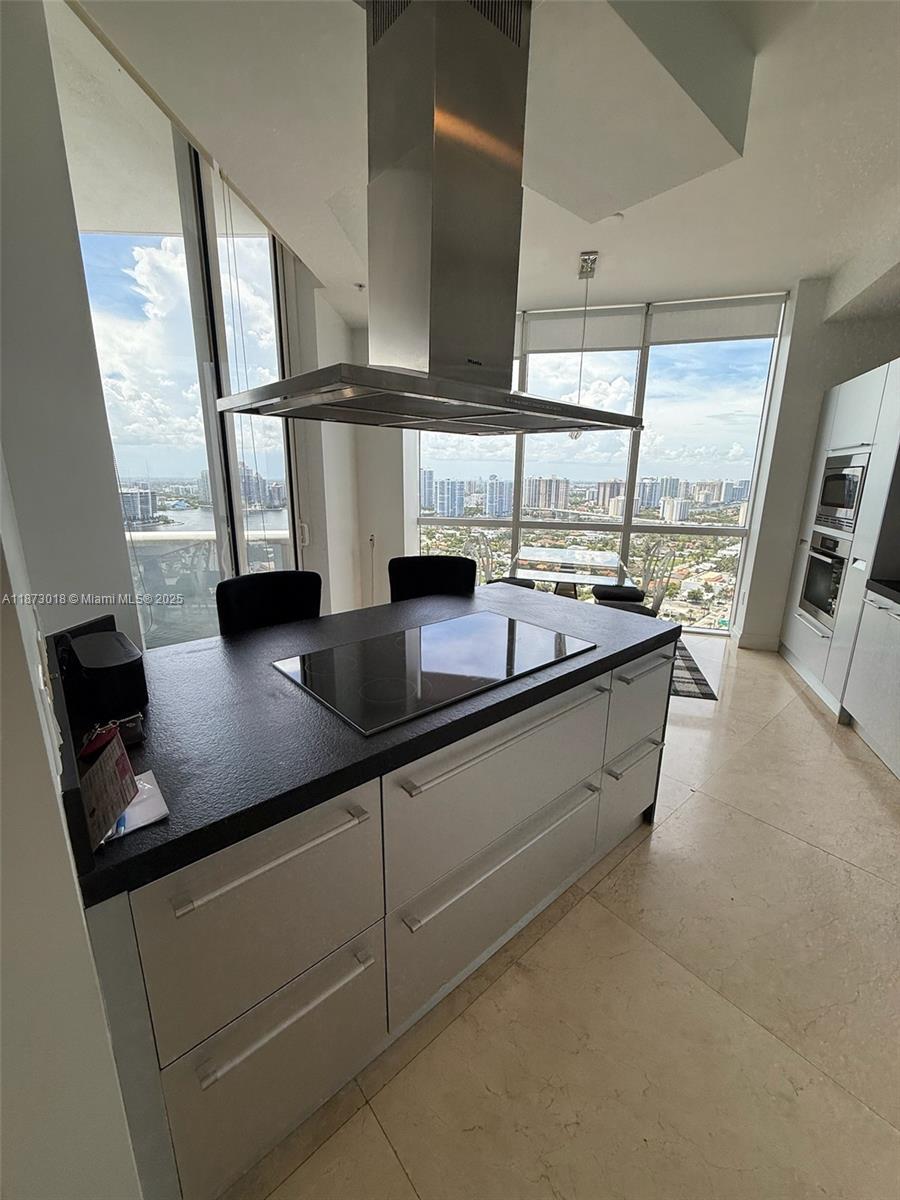 TRUMP ROYALE CONDO - Residential Lease