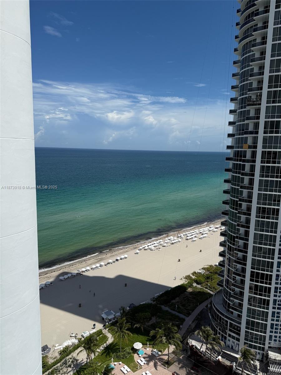 TRUMP ROYALE CONDO - Residential Lease