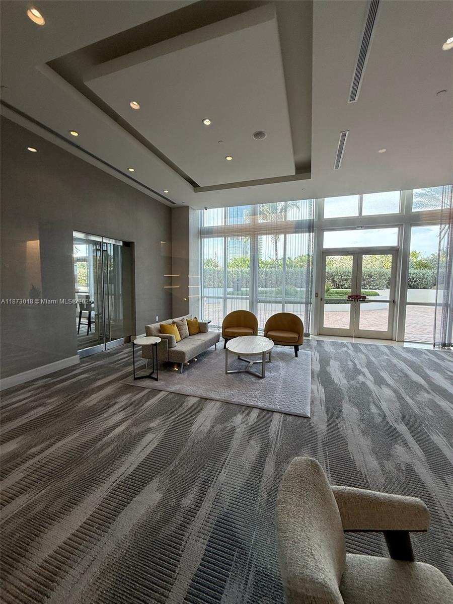 TRUMP ROYALE CONDO - Residential Lease