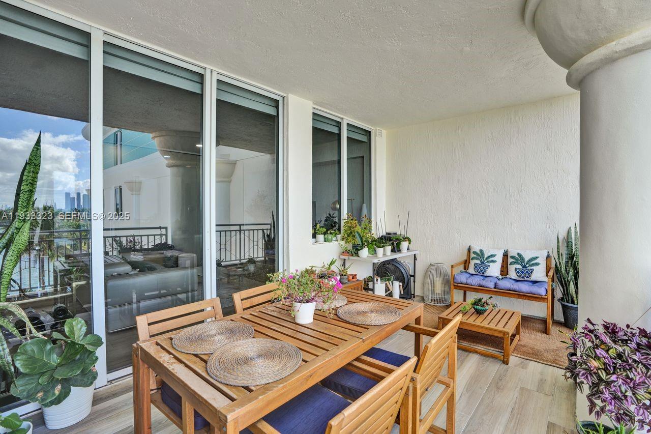 THE VISTAS CONDO - Residential