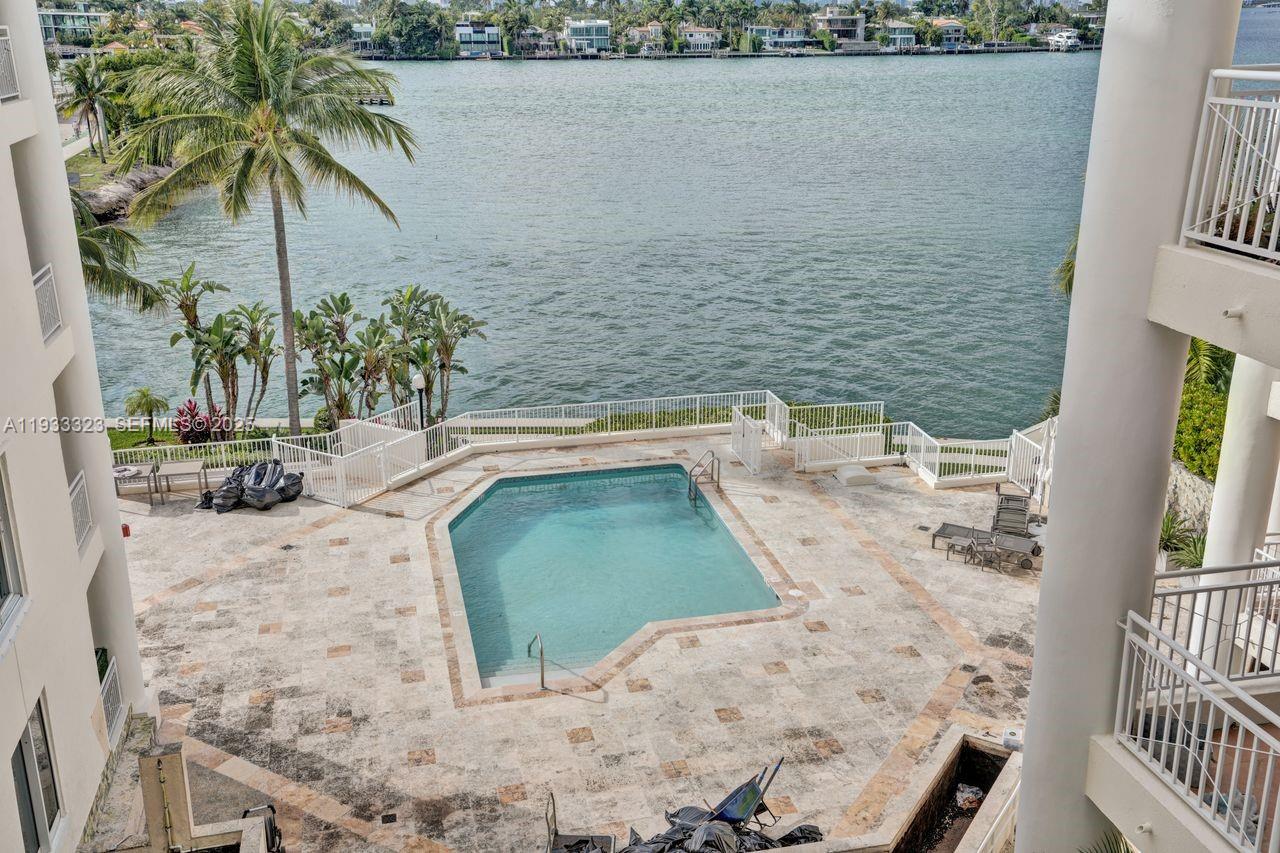 THE VISTAS CONDO - Residential