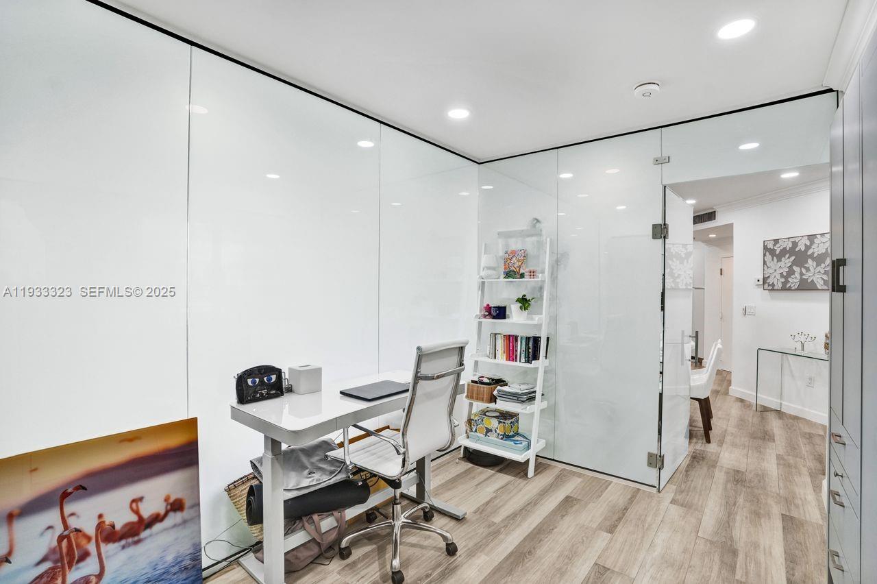 THE VISTAS CONDO - Residential