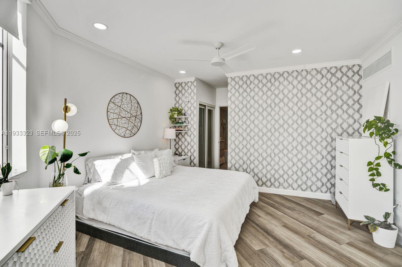 THE VISTAS CONDO - Residential