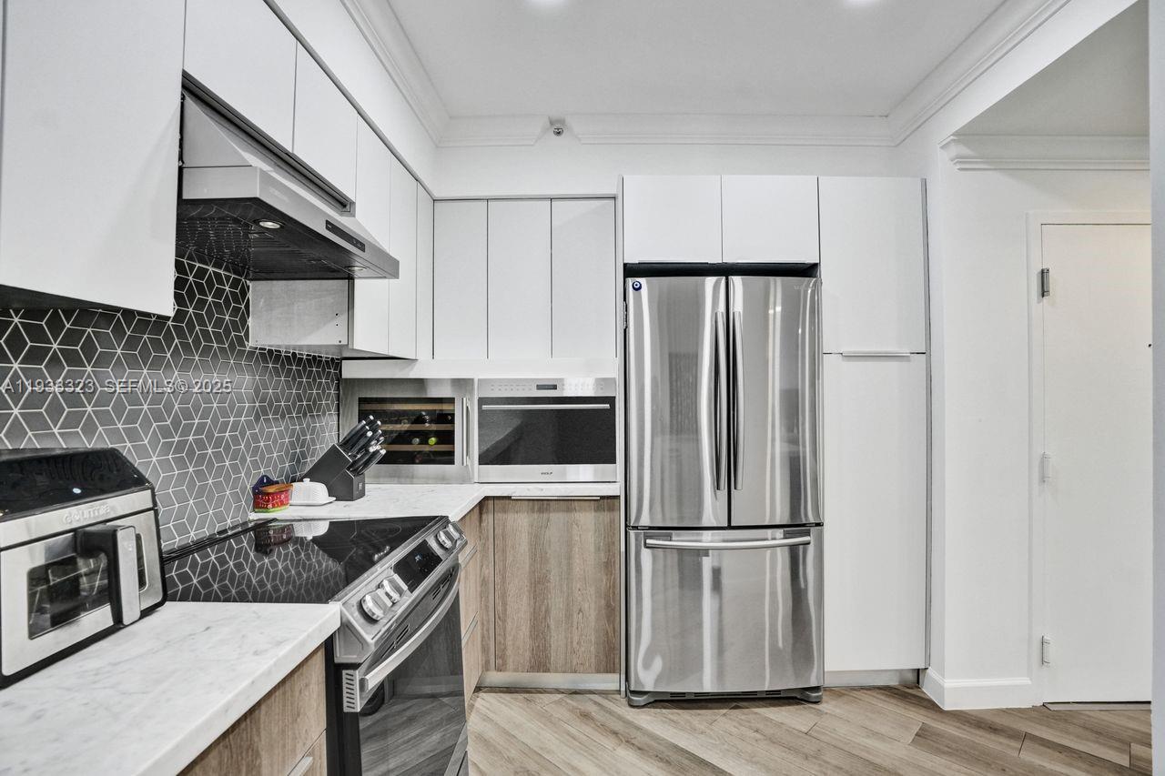 THE VISTAS CONDO - Residential