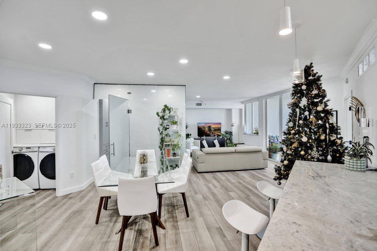 THE VISTAS CONDO - Residential