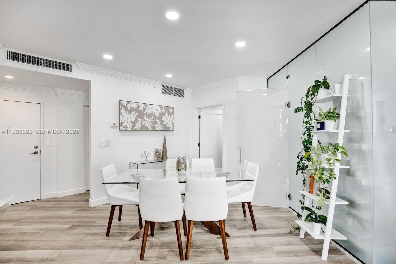 THE VISTAS CONDO - Residential