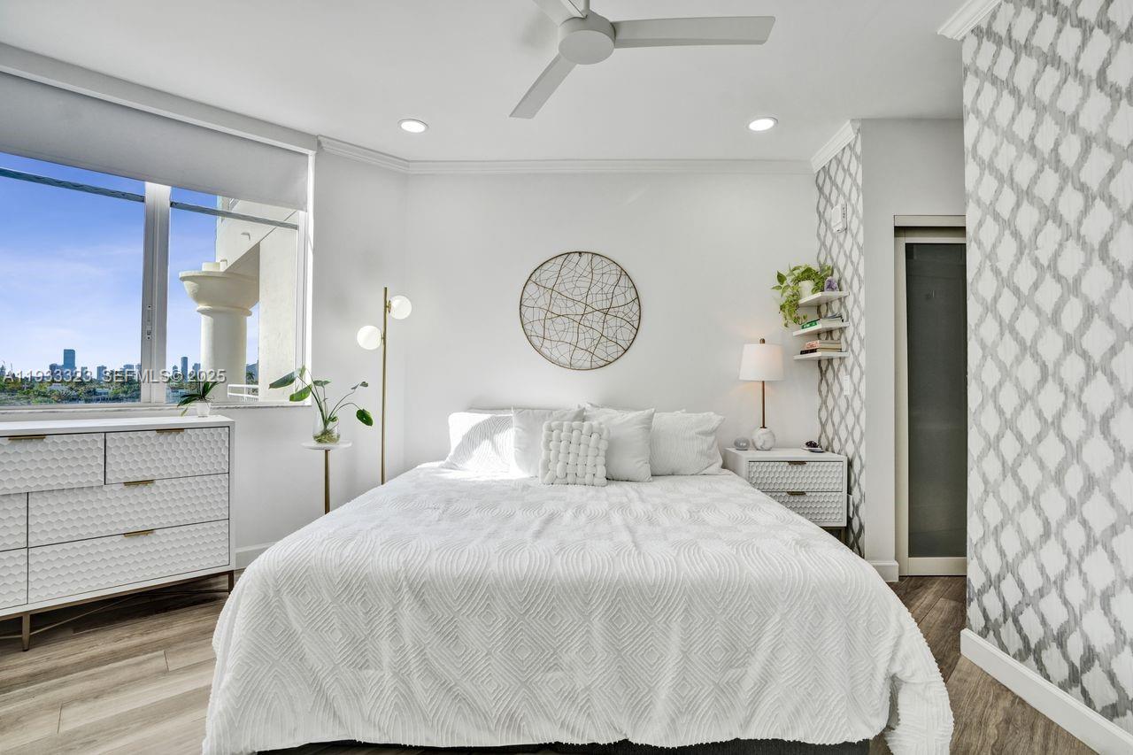 THE VISTAS CONDO - Residential