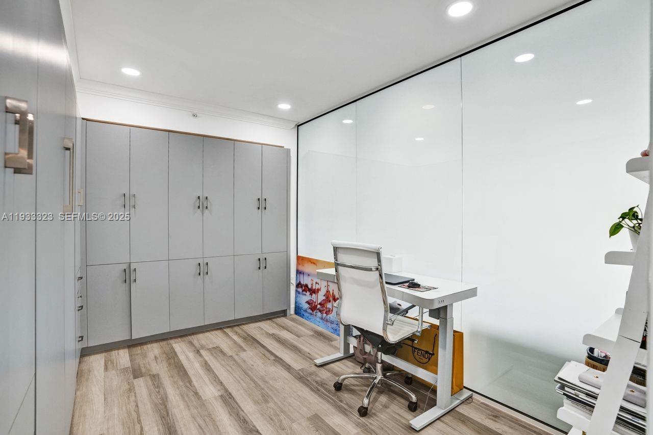 THE VISTAS CONDO - Residential