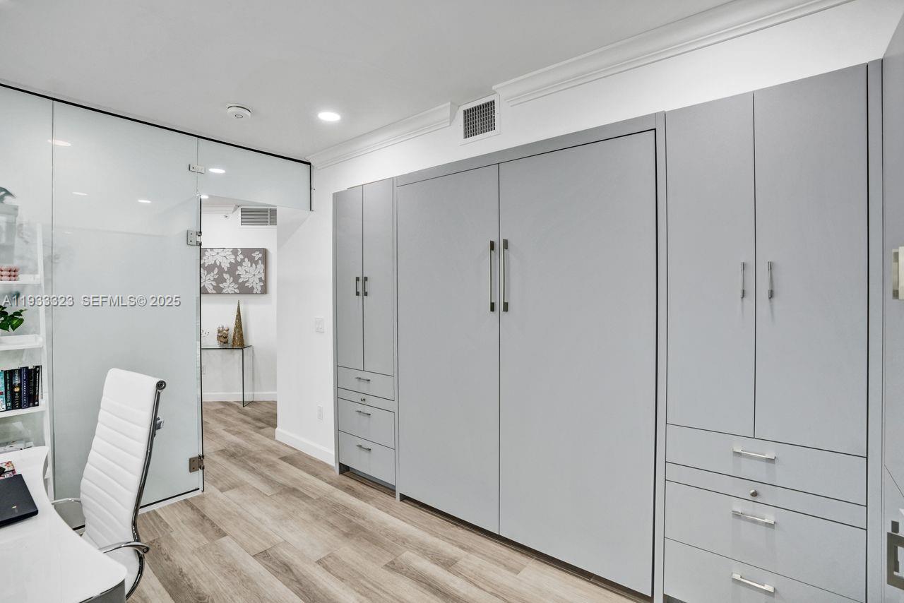 THE VISTAS CONDO - Residential