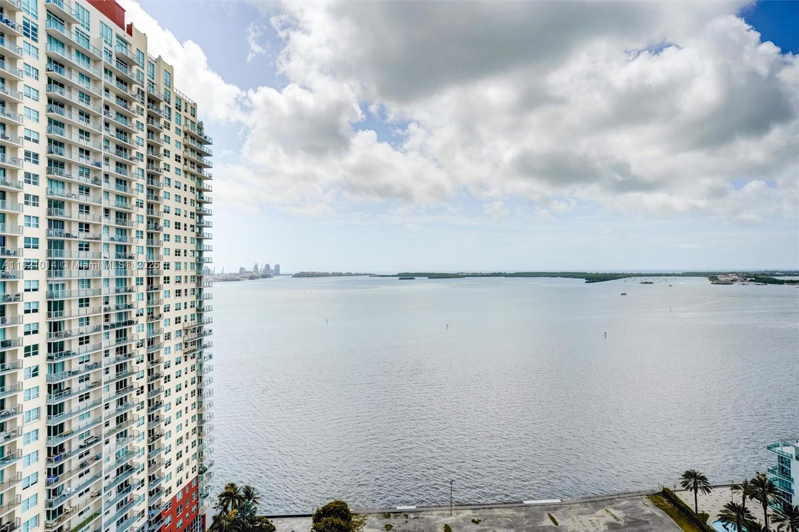 1200 Brickell Bay Dr 2501, Miami, Broward County, Florida - 2 Bedrooms  
2 Bathrooms - 