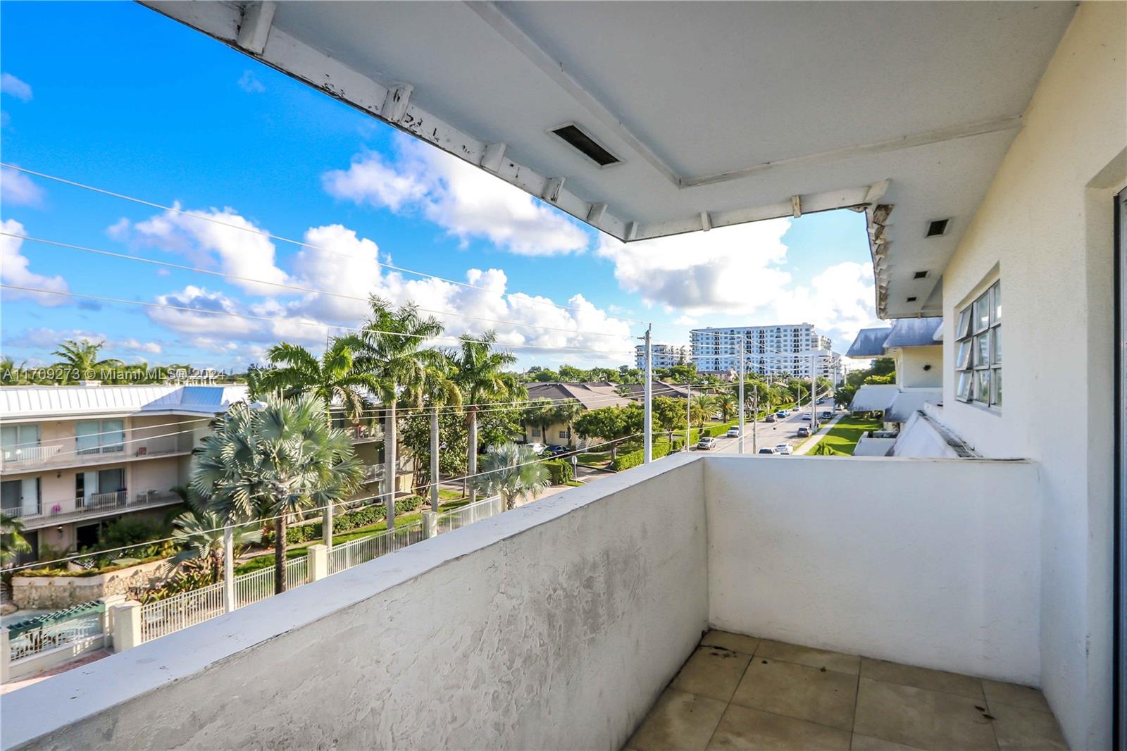 VILLAGE AT DADELAND CONDO - Residential