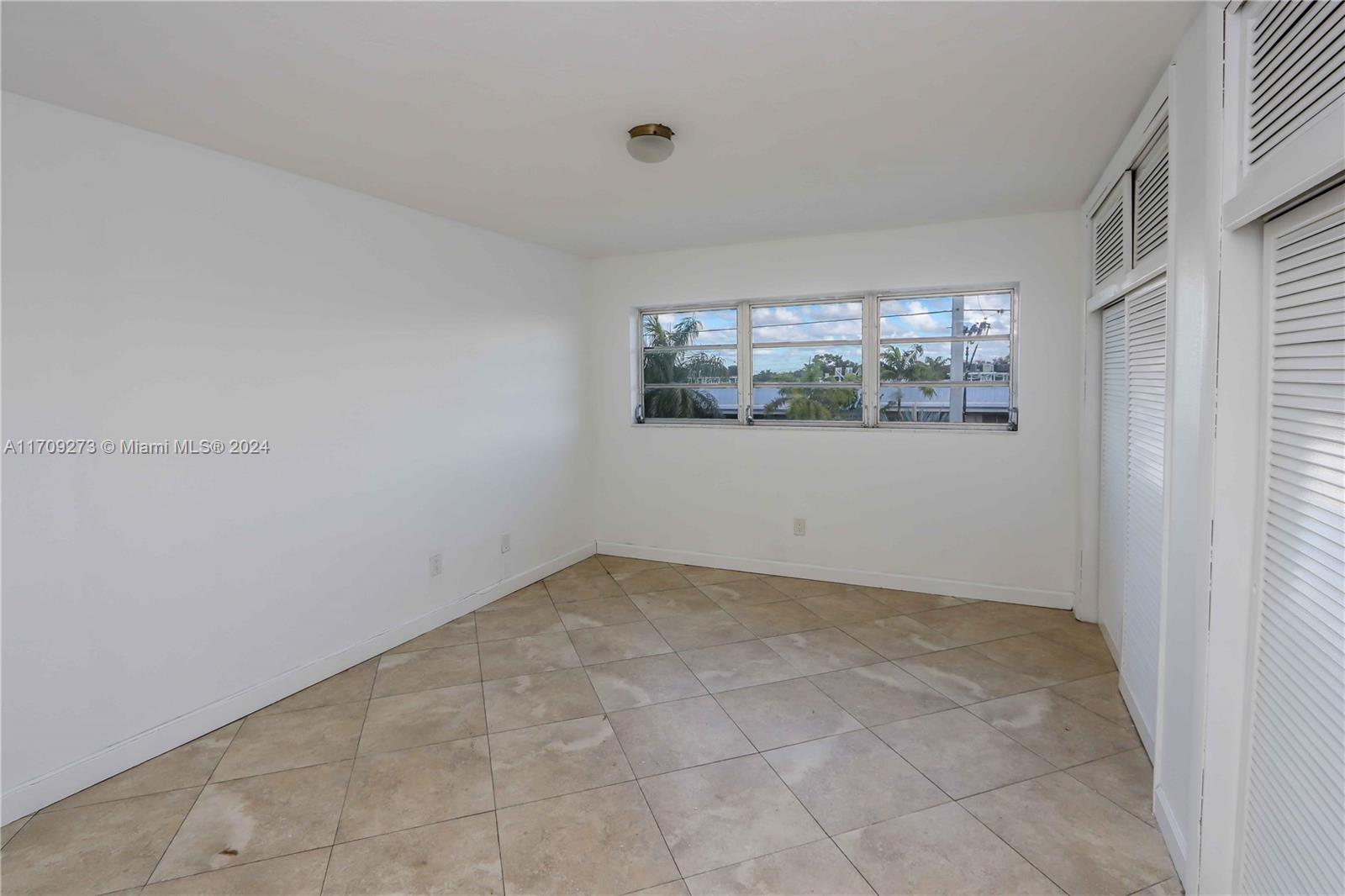VILLAGE AT DADELAND CONDO - Residential