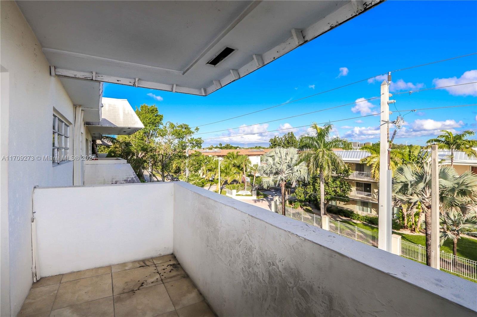 VILLAGE AT DADELAND CONDO - Residential