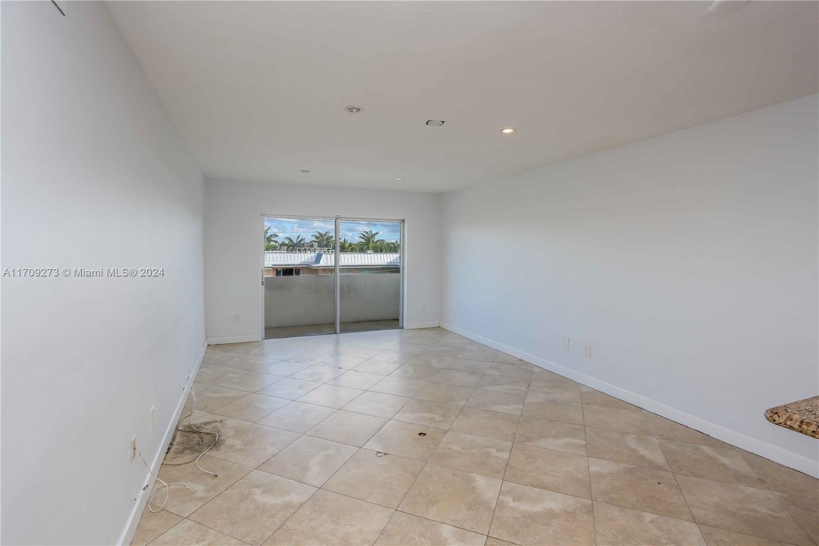 VILLAGE AT DADELAND CONDO - Residential