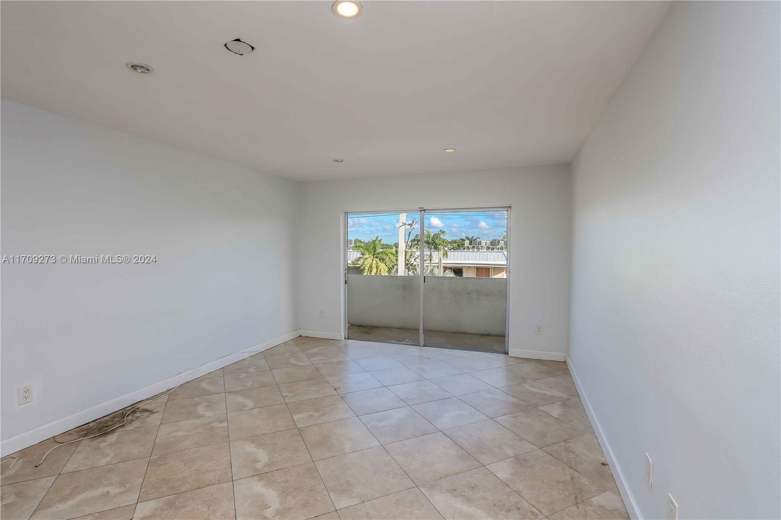 VILLAGE AT DADELAND CONDO - Residential
