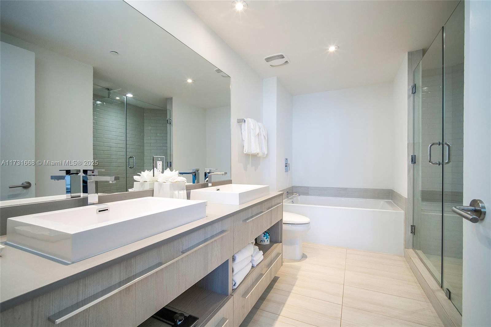 Hyde Beach House - Residential