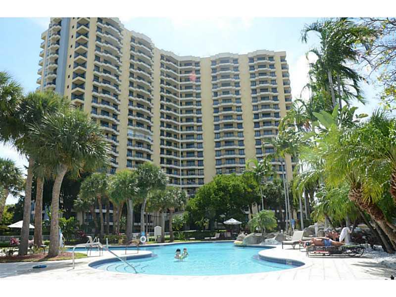 Stunning 2 Bedroom apartment!! . EASY TO SHOW ON LOCK BOX.