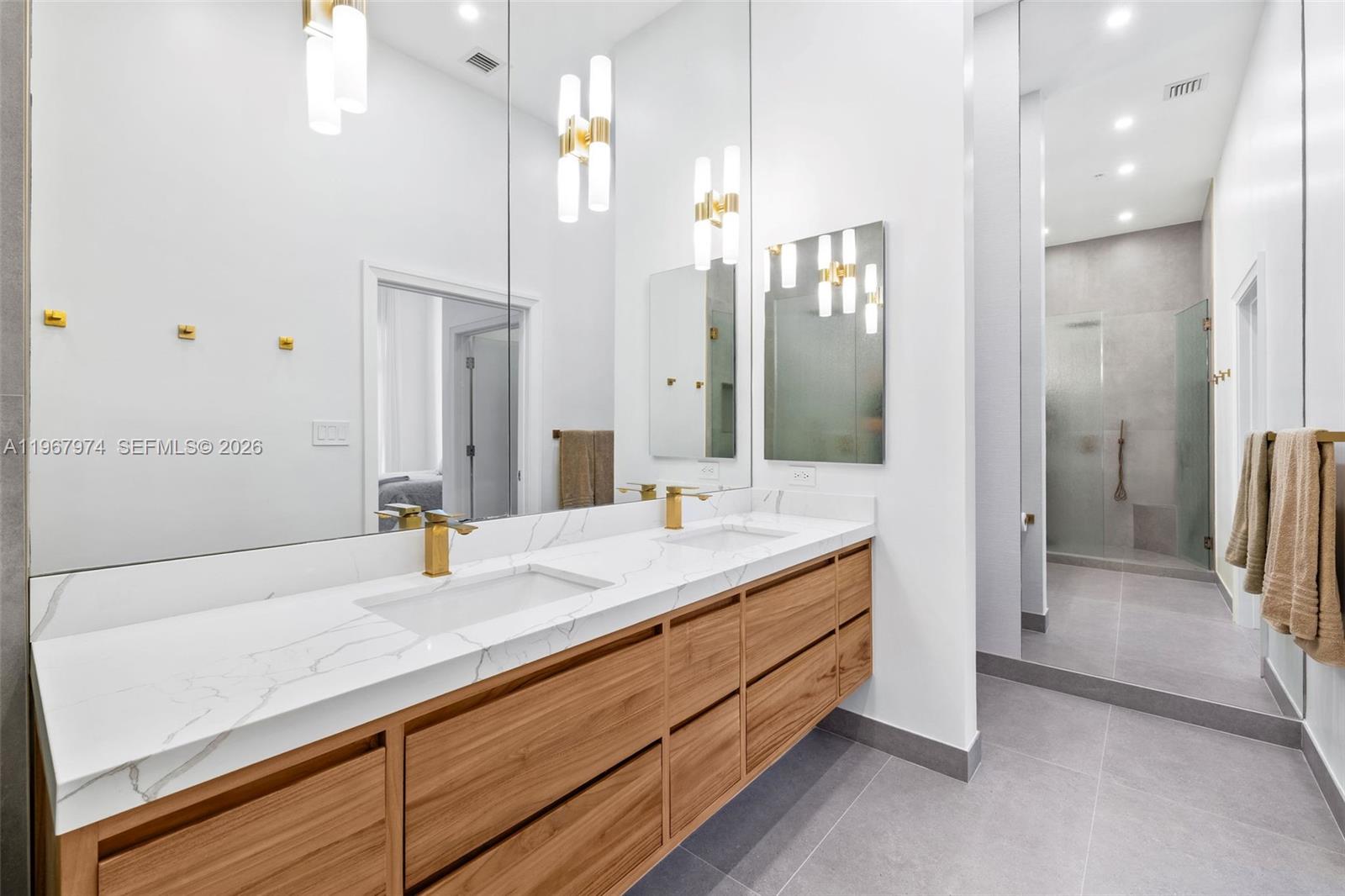 THE MERIDIAN CONDO - Residential