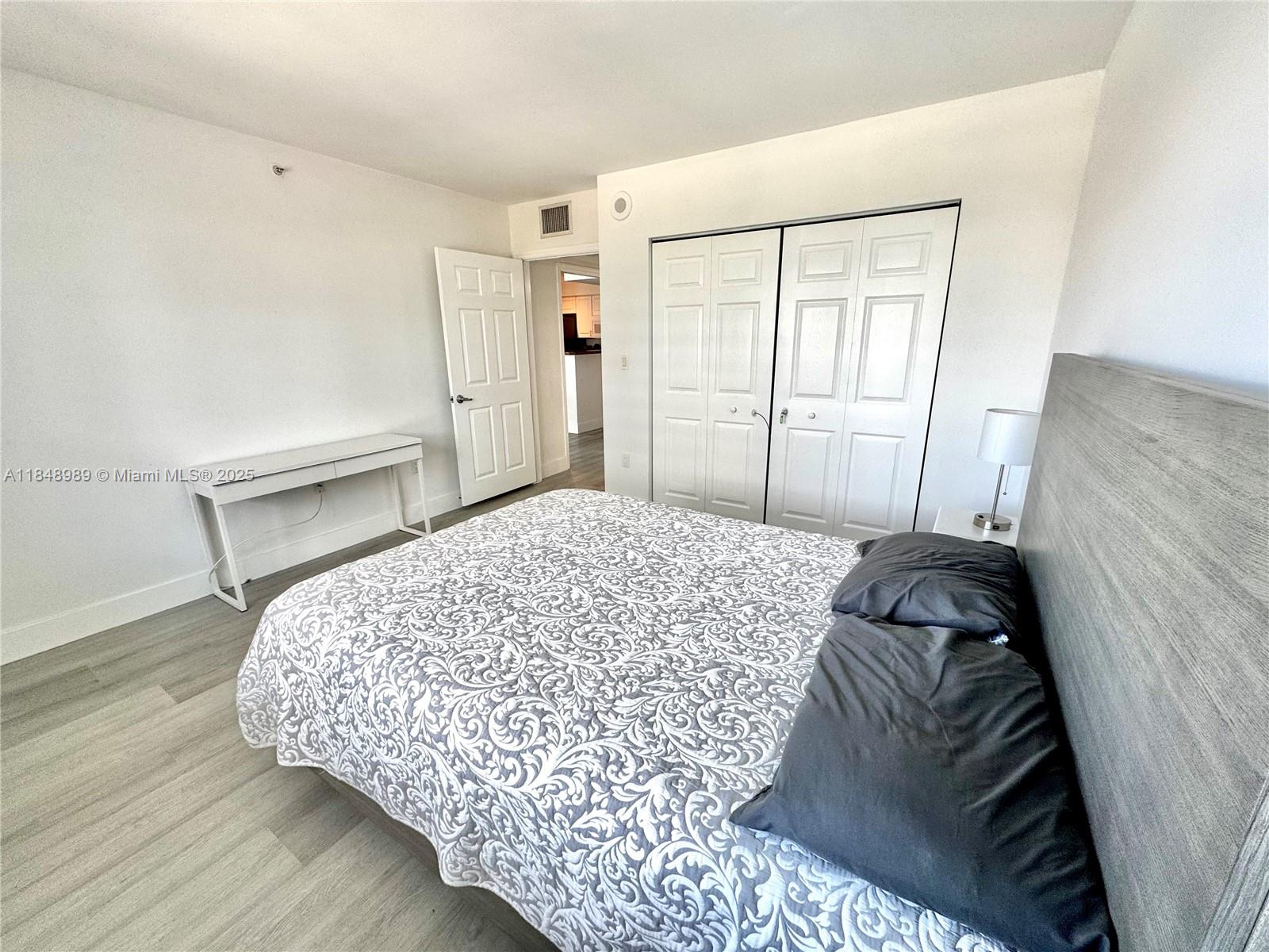 THE MARK ON BRICKELL COND - Residential