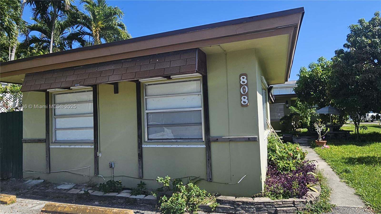 Rental Property at 808 Ne 10th St 2, Hallandale Beach, Broward County, Florida - Bathrooms: 1  - $1,200 MO.