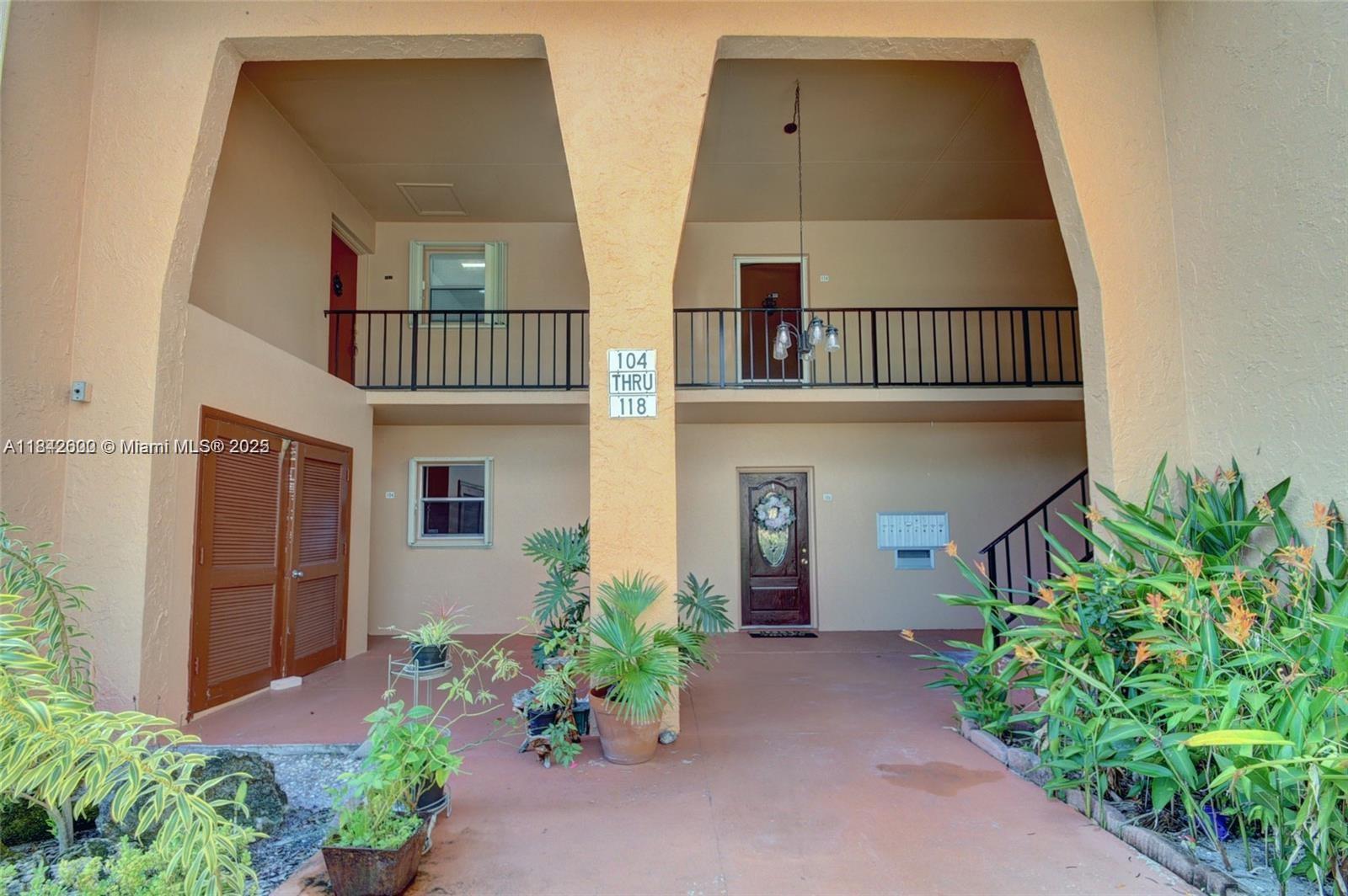 GOLDEN LAKES VILLAGE COND - Residential Lease