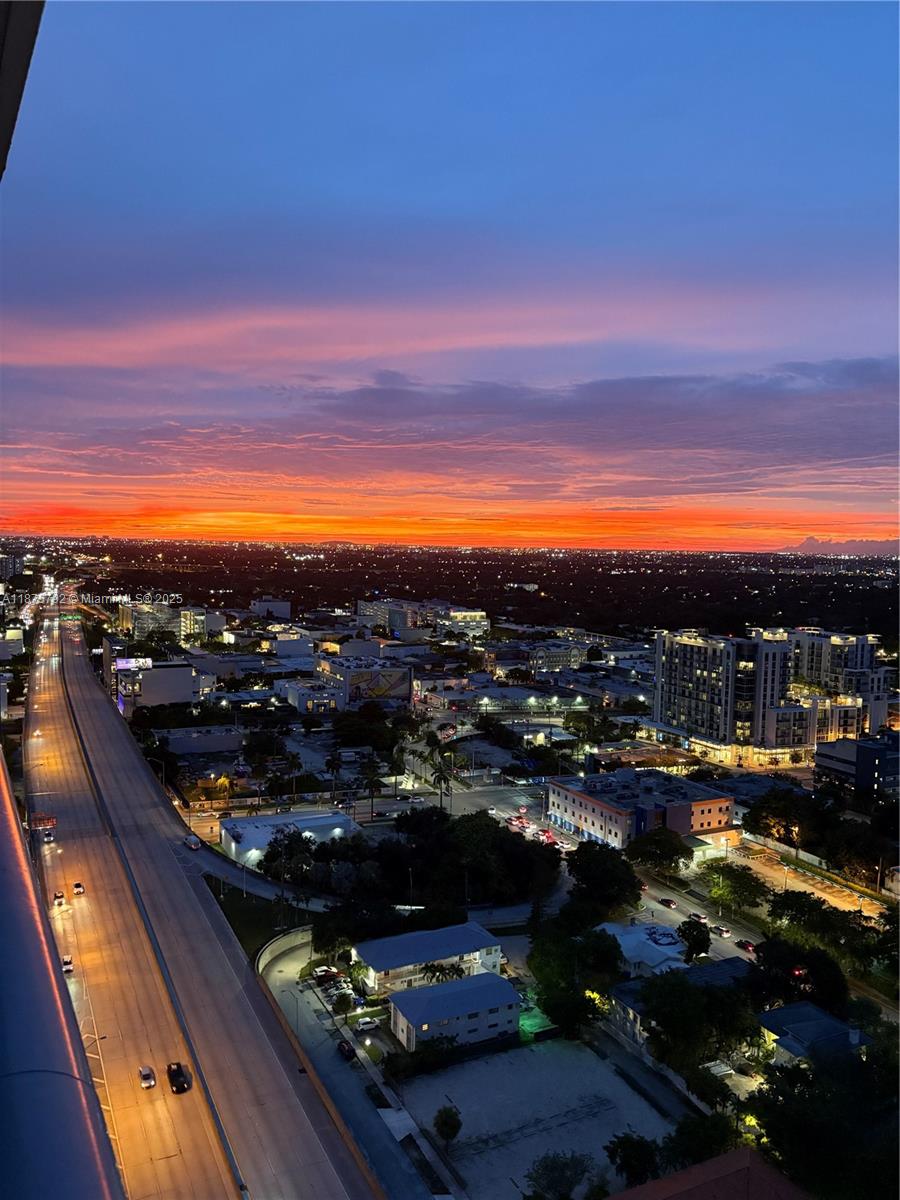 BLUE CONDO - Residential Lease