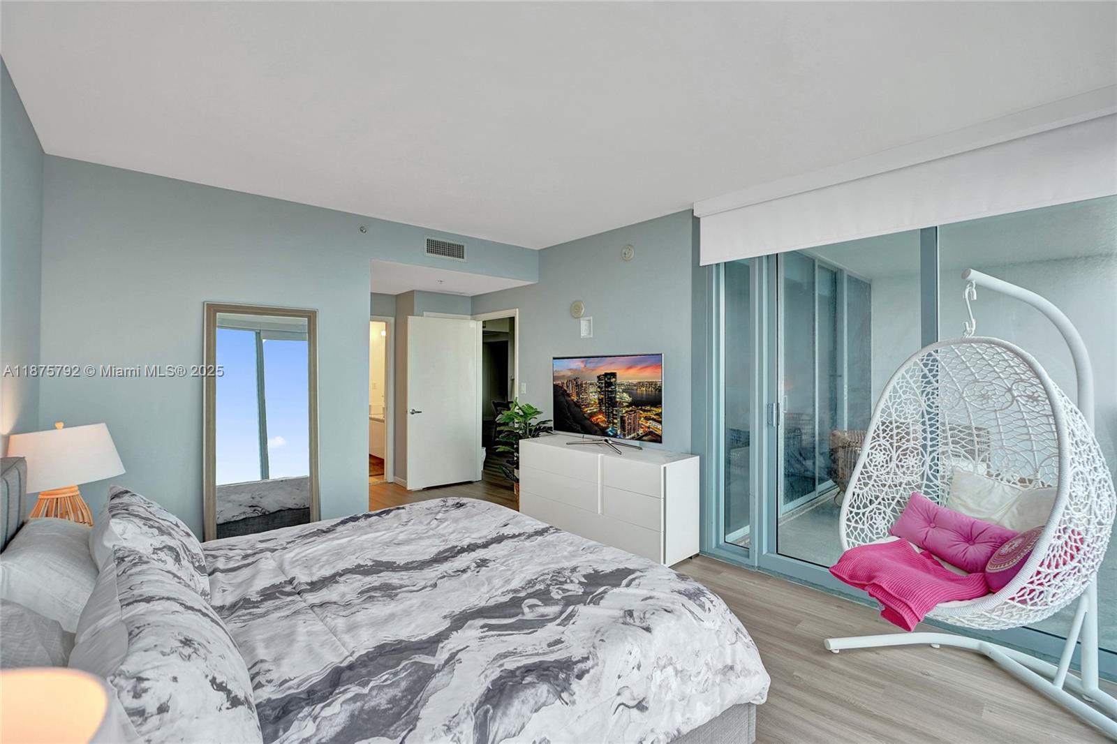 BLUE CONDO - Residential Lease