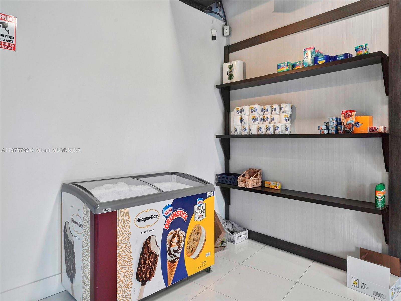 BLUE CONDO - Residential Lease