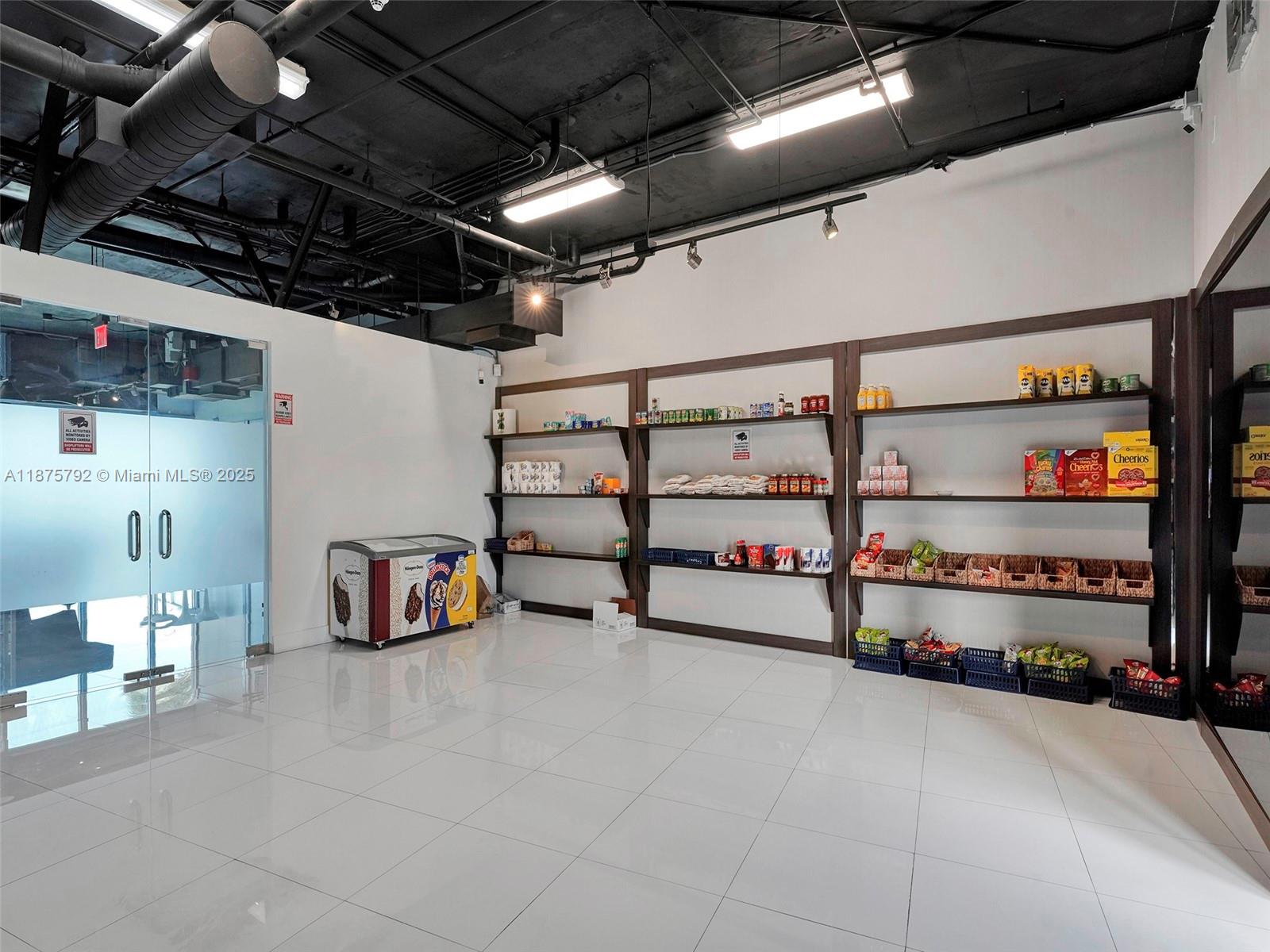 BLUE CONDO - Residential Lease