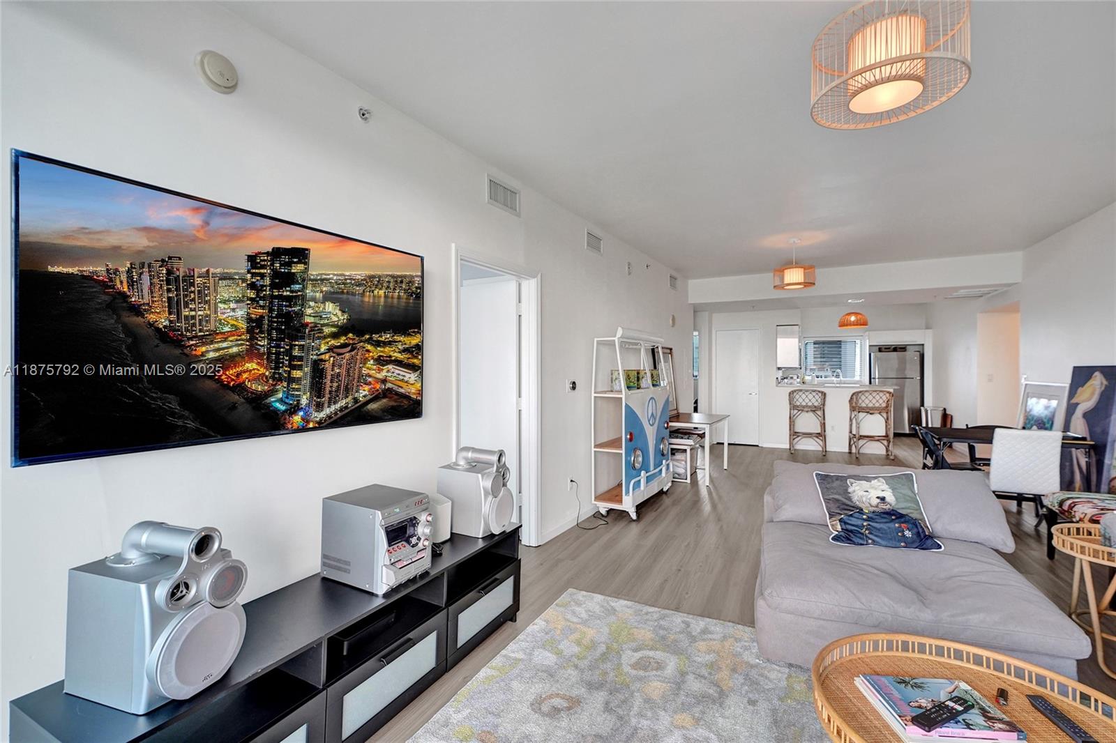 BLUE CONDO - Residential Lease