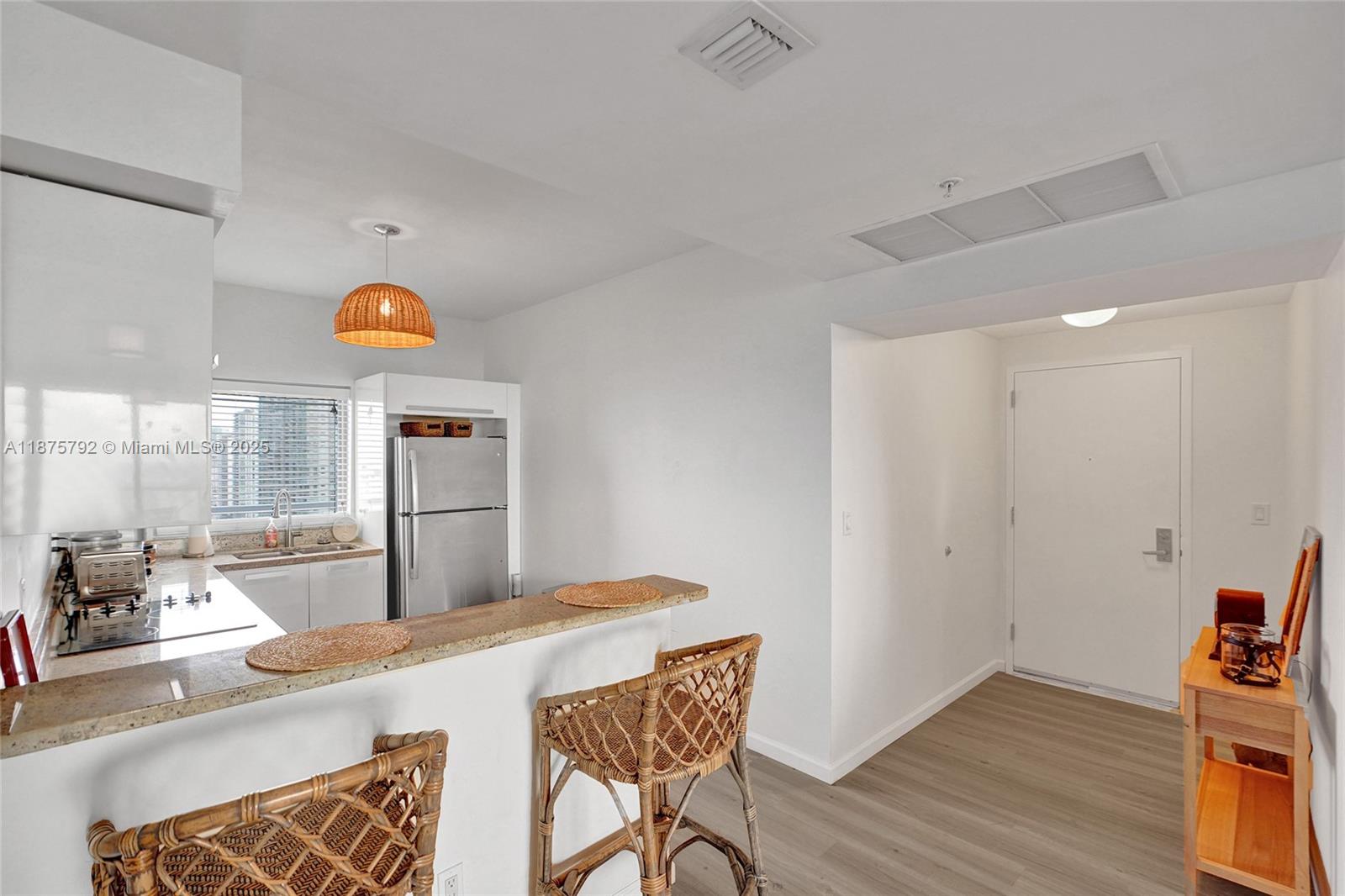 BLUE CONDO - Residential Lease