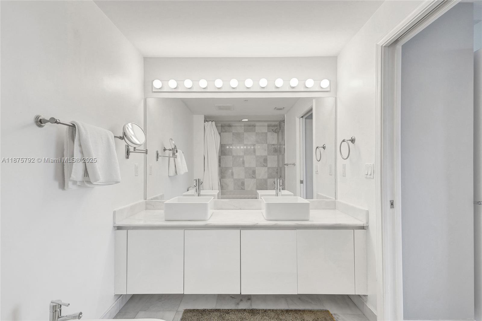 BLUE CONDO - Residential Lease