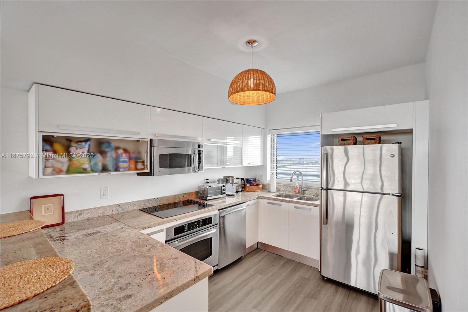 BLUE CONDO - Residential Lease