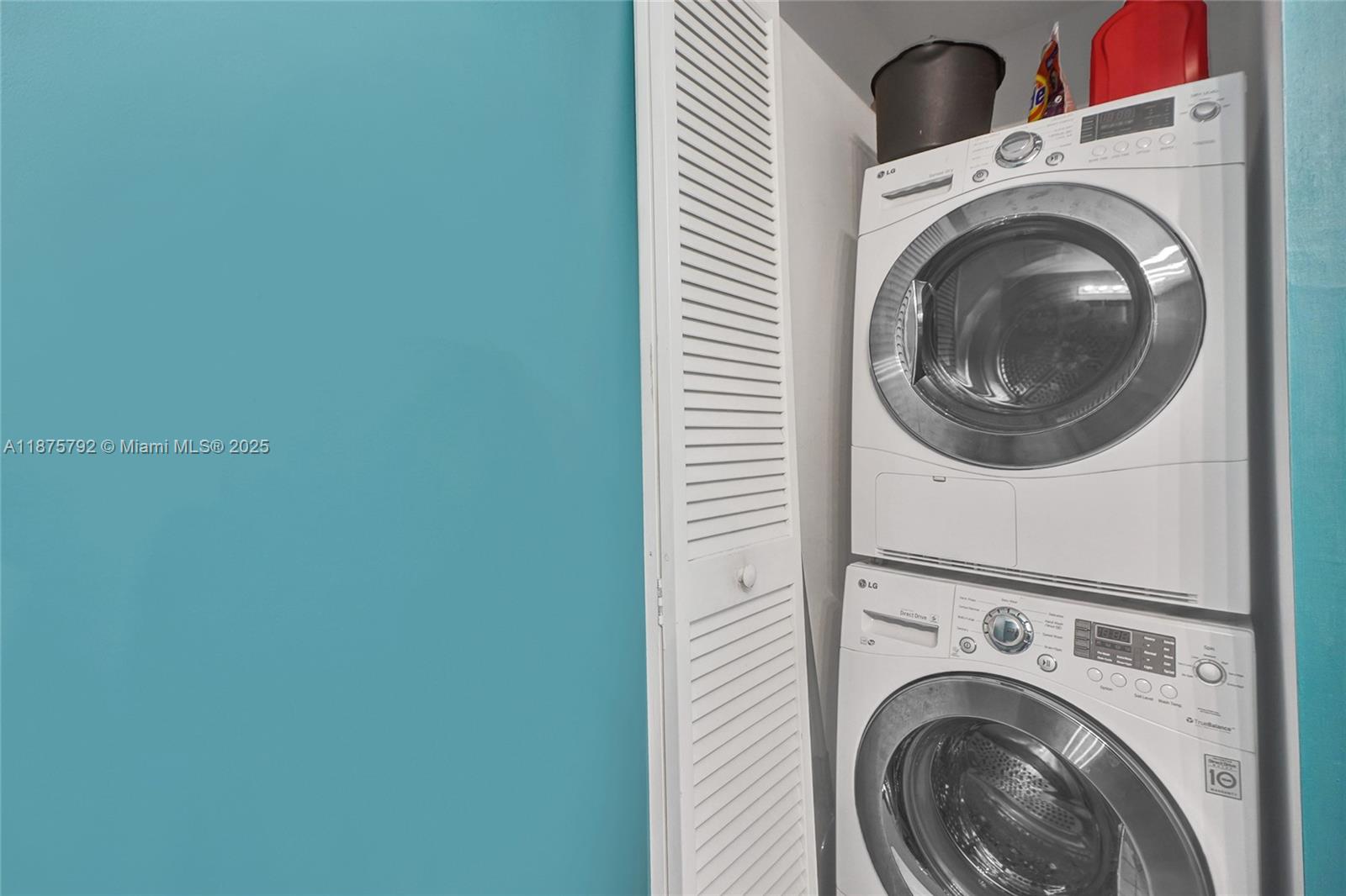 BLUE CONDO - Residential Lease