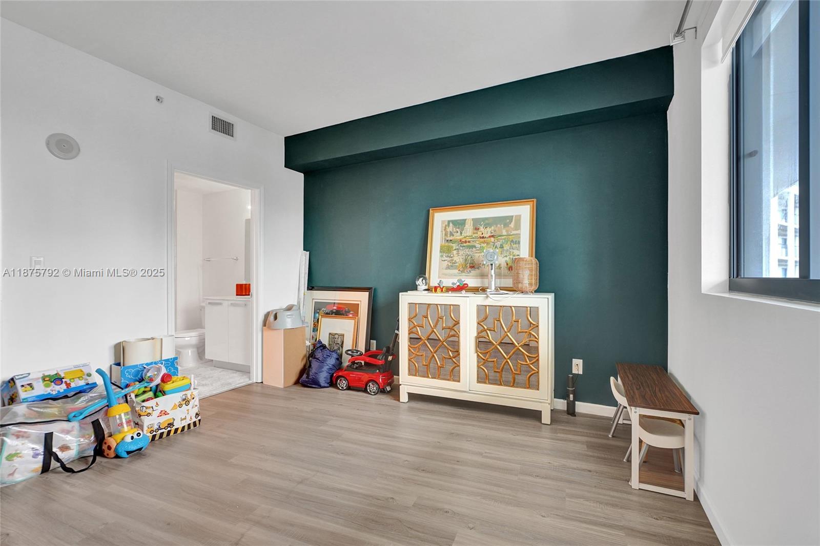 BLUE CONDO - Residential Lease