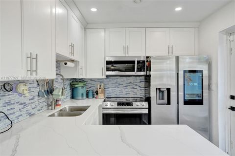 Tiny photo for 4525 NE 21st Ave #5, Fort Lauderdale, FL 33308 (MLS # A11977027)