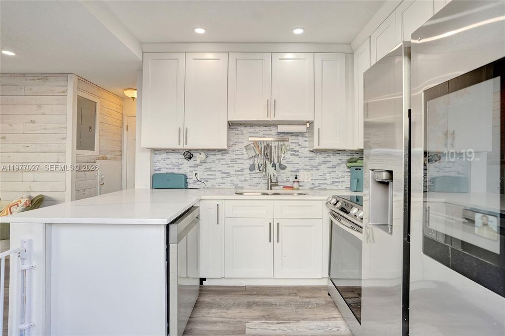 Photo of 4525 NE 21st Ave #5, Fort Lauderdale, FL 33308 (MLS # A11977027)